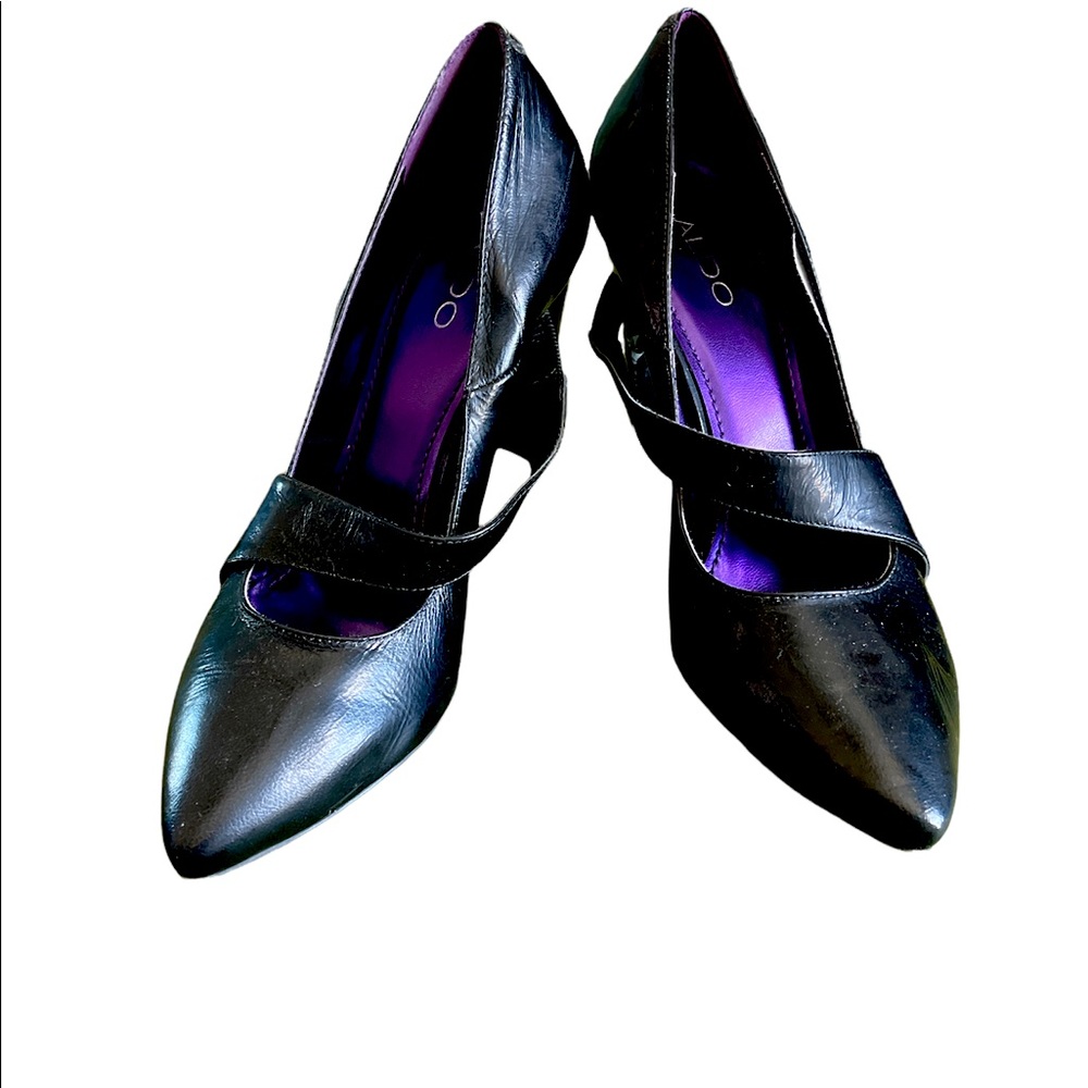 Cute black leather Aldo heels size 10!